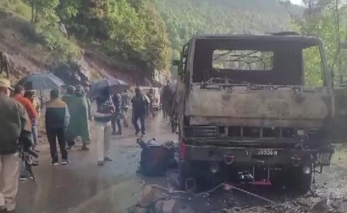 iq21u4mo army vehicle terror attack 625x300 20 April 23 jpg