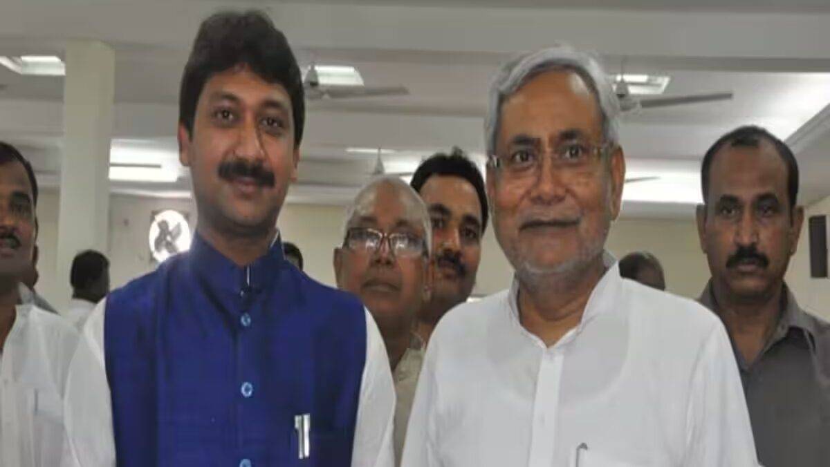 sumit kumar singh with nitish kumar e1707144097207