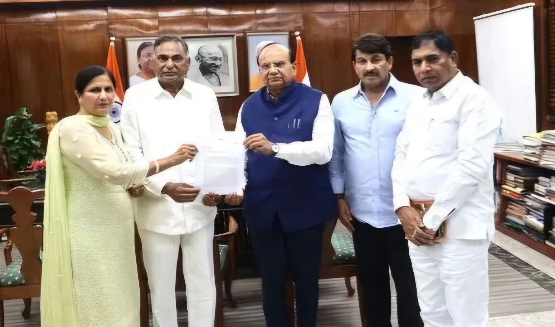 BJP MPs met Delhi LG jpg
