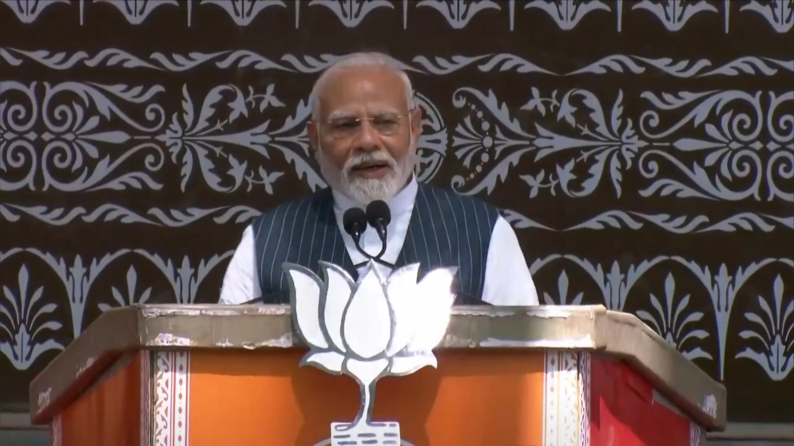 Narendra Modi in doda scaled