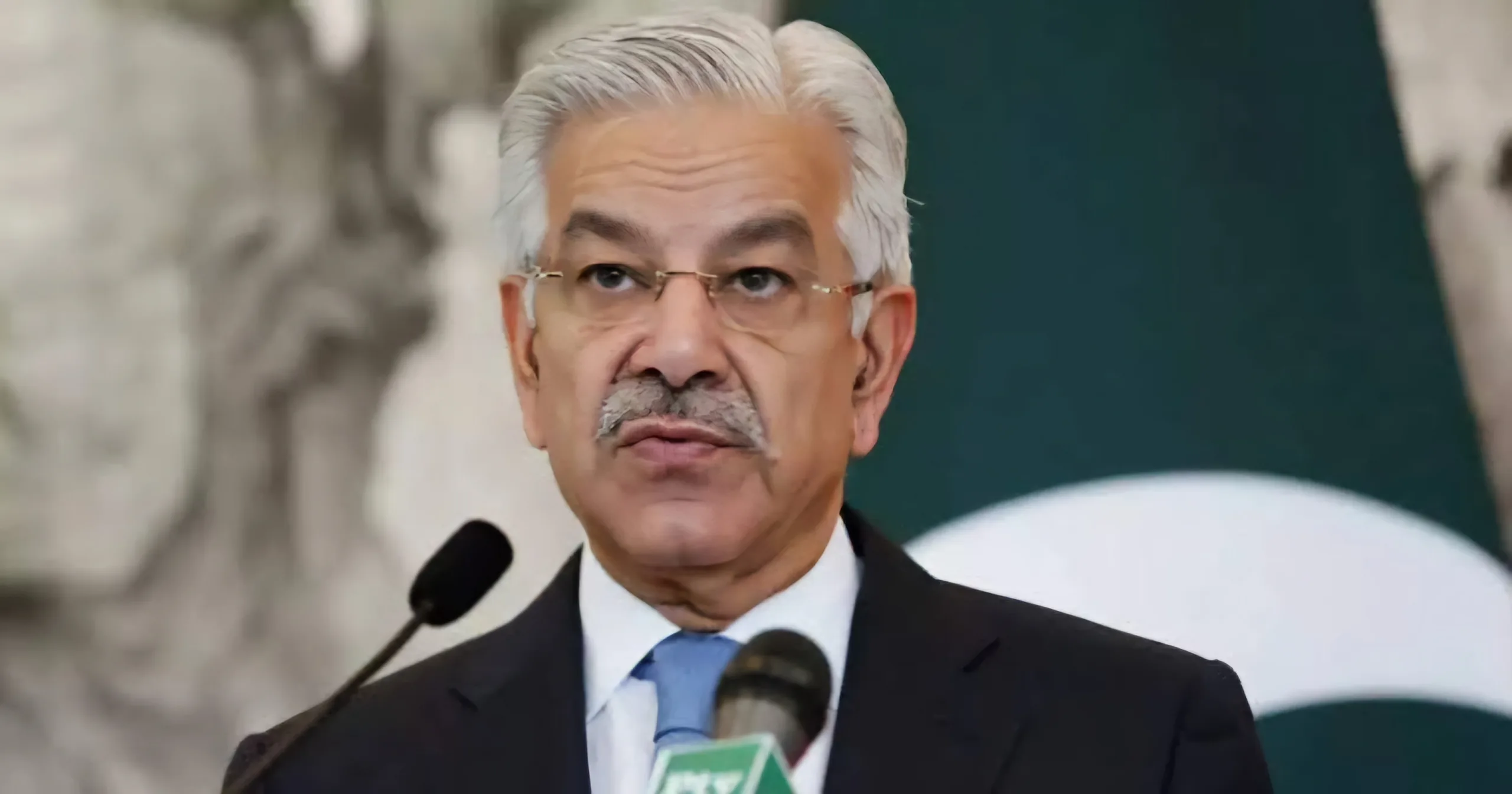 Pak Defence Minister scaled