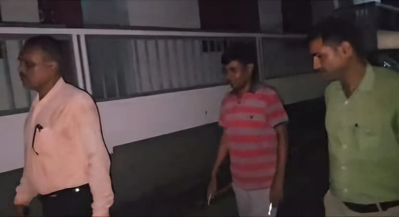 vigilance team caught dclr maharajganj siwan red jpeg