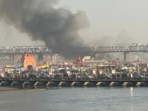 सेक्टर 19 के बाद, अब गीता प्रेस कैंप में लगी भीषण आग! दमकल विभाग ने कड़ी मशक्कत के बाद पाया काबू, सीएम योगी ने हादसे का लिया संज्ञान 3 7d815164 e085 46fa 8211 42cdf7f457cc