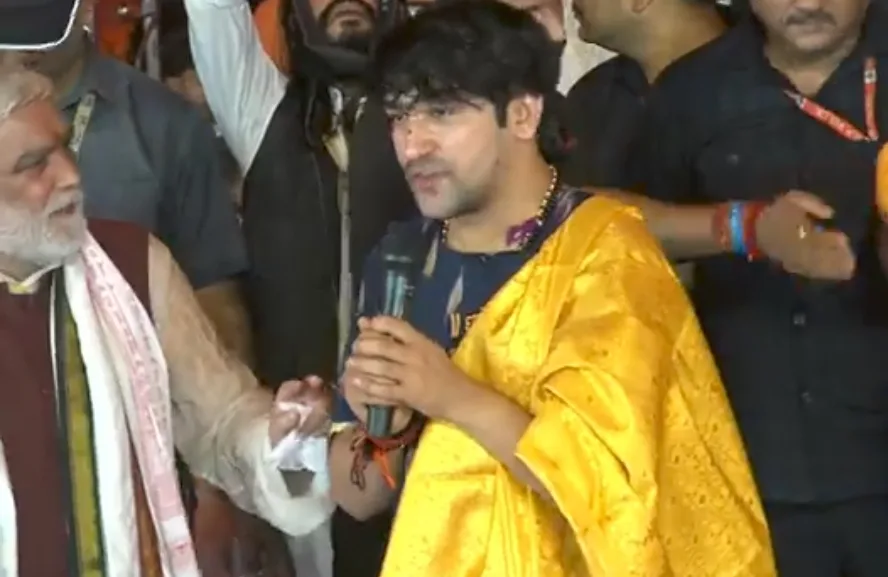 पटना से बाबा बागेश्वर का बड़ा दावा – “हिंदू राष्ट्र बनेगा भारत, बिहार देगा नेतृत्व”