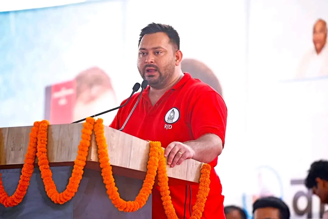 तेजस्वी यादव का बड़ा हमला: “बेईमानों की सरकार को उखाड़ फेंकना है, नीतीश कुमार की उम्र हो गई”