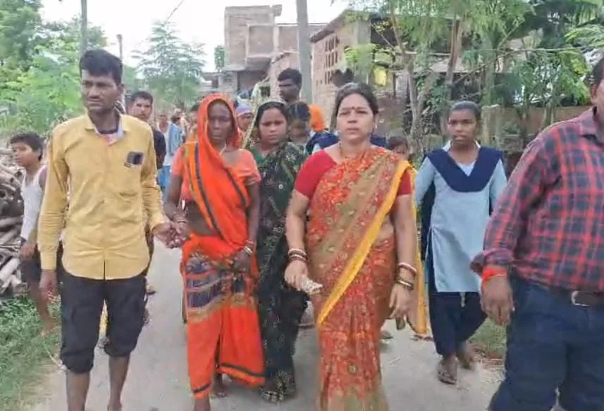 गंगा स्नान में दर्दनाक हादसा: तेज धार ने ली महिला की जान, दूसरी को चरवाहे ने मौत के मुंह से निकाला