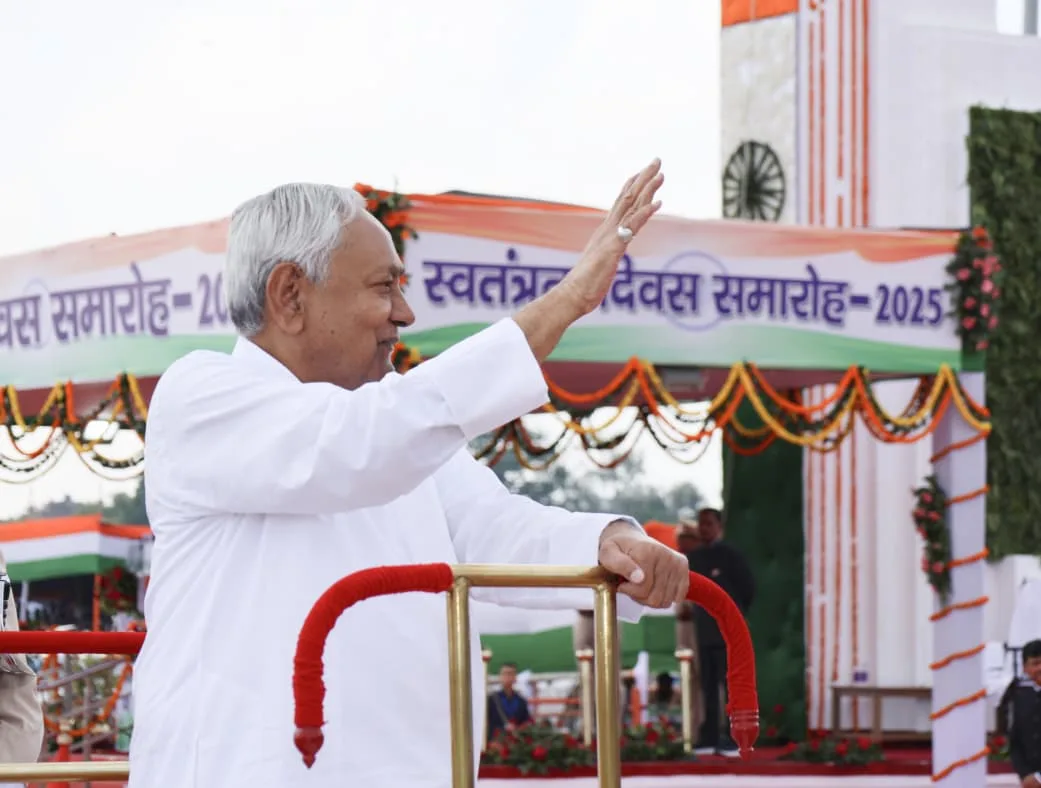 मुख्यमंत्री नीतीश ने गांधी मैदान में किया झंडोत्तोलन, विकास एजेंडा और नई घोषणाएँ पेश