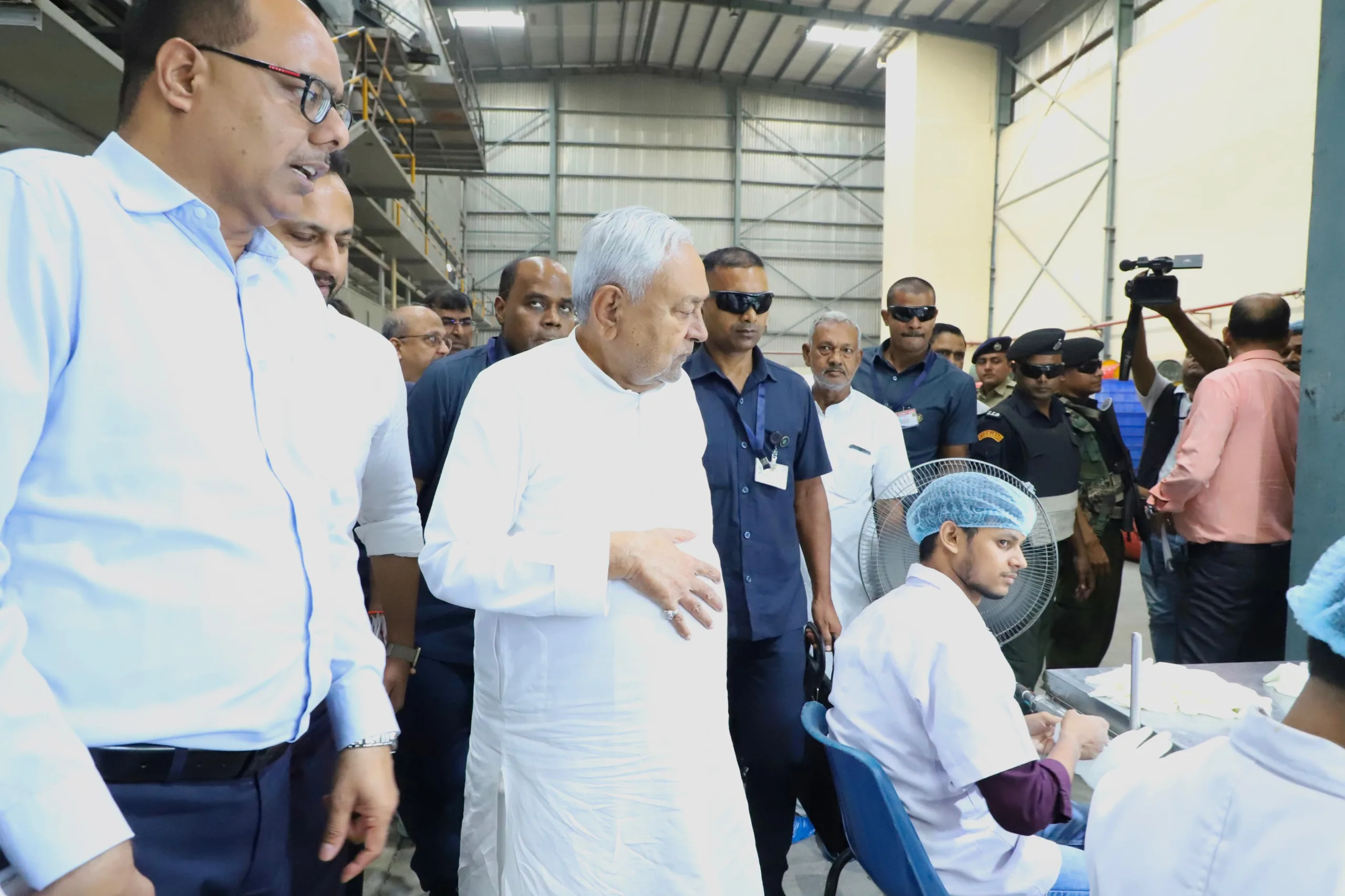 मुख्यमंत्री ने फतुहा औद्योगिक क्षेत्र में उत्पादन इकाइयों का किया निरीक्षण