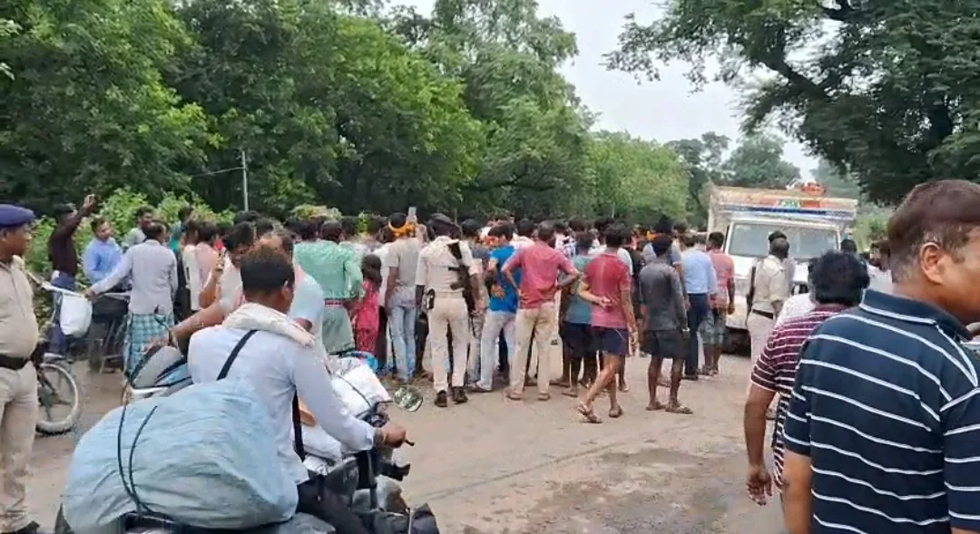 बांका : डाक कांवरियों पर कहर बनकर टूटा ट्रक, दो नवविवाहित महिला कांवरियों की दर्दनाक मौत, बाइक चालक गंभीर