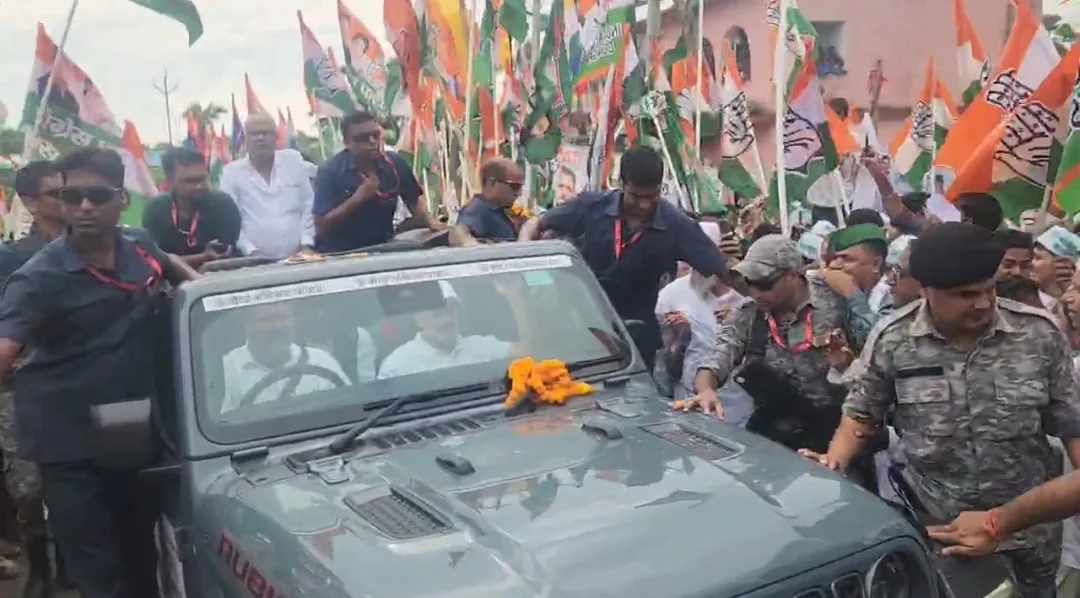 नालंदा में वोटर अधिकार यात्रा: राहुल गांधी और तेजस्वी यादव का कार्यकर्ताओं ने जोरदार स्वागत किया