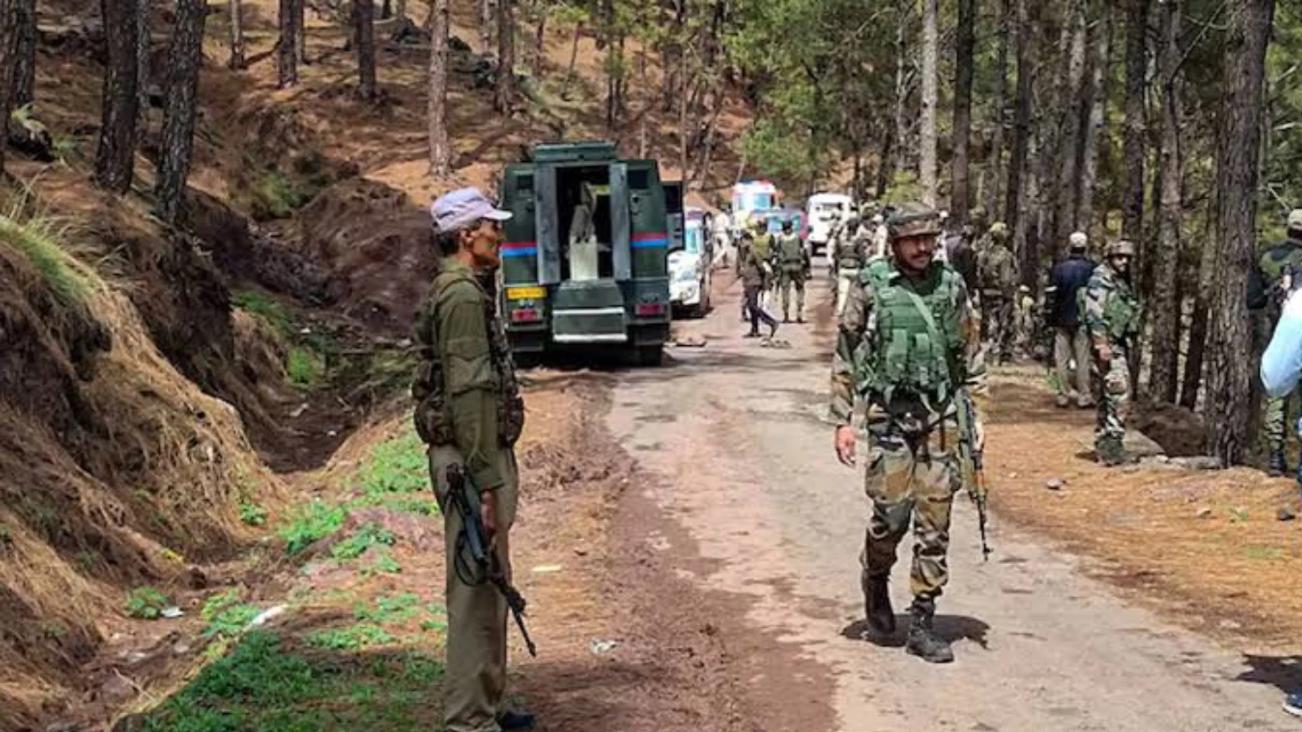 कुलगाम मुठभेड़: दो आतंकवादी ढेर, दो जवान शहीद