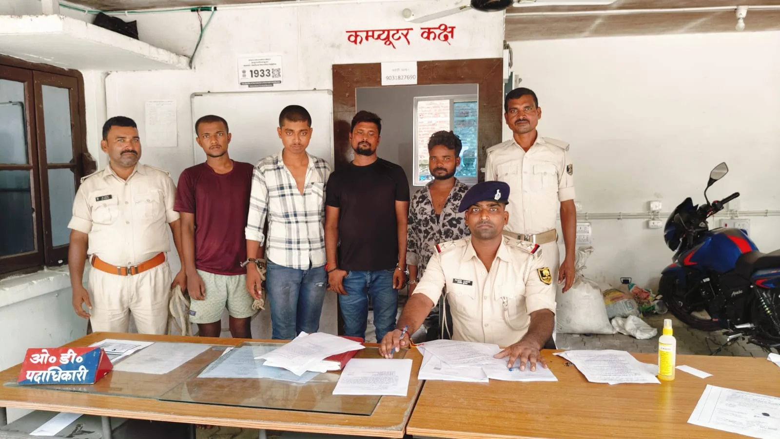 सोशल मीडिया पर हथियार के साथ फोटो वायरल करने वाला गिरोह गिरफ्तार