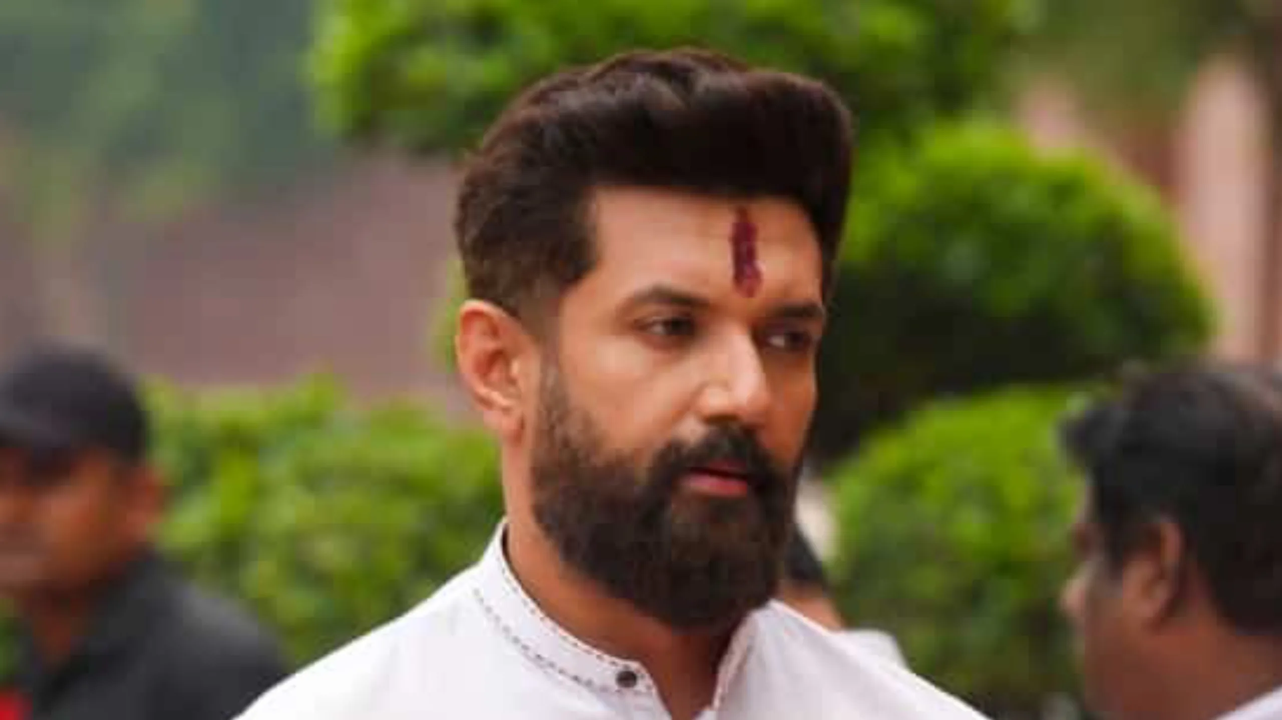 एनडीए में सीट शेयरिंग की खींचतान के बीच चिराग पासवान को बड़ा झटका, लोजपा (रामविलास) के प्रवक्ता कुमार सौरभ सिंह ने दिया इस्तीफा 2 GridArt 20251009 195458852 scaled