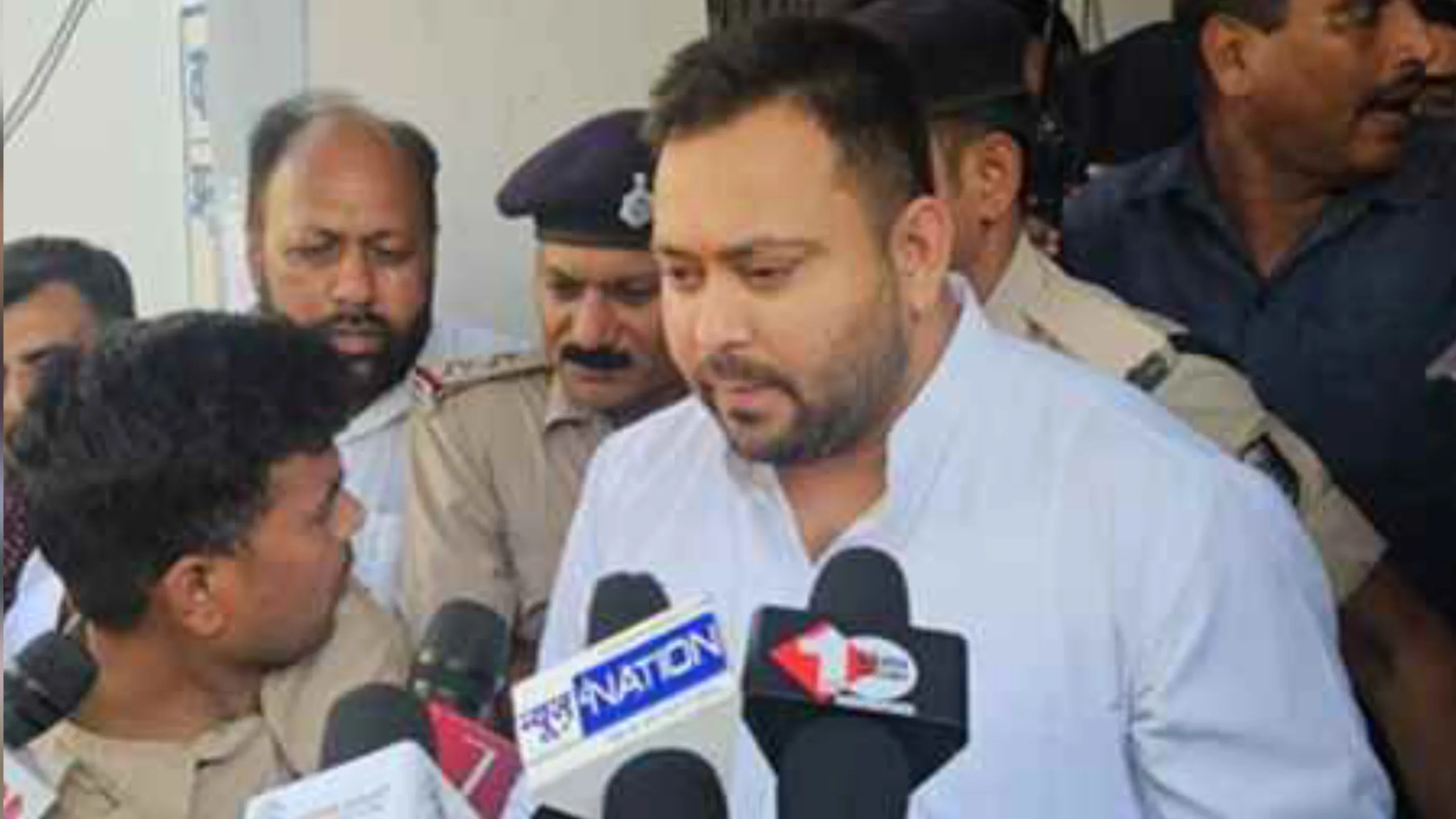 तेजस्वी यादव ने राघोपुर से भरा नामांकन, लालू-राबड़ी और मीसा भारती रही मौजूद 2 GridArt 20251015 162417359 scaled