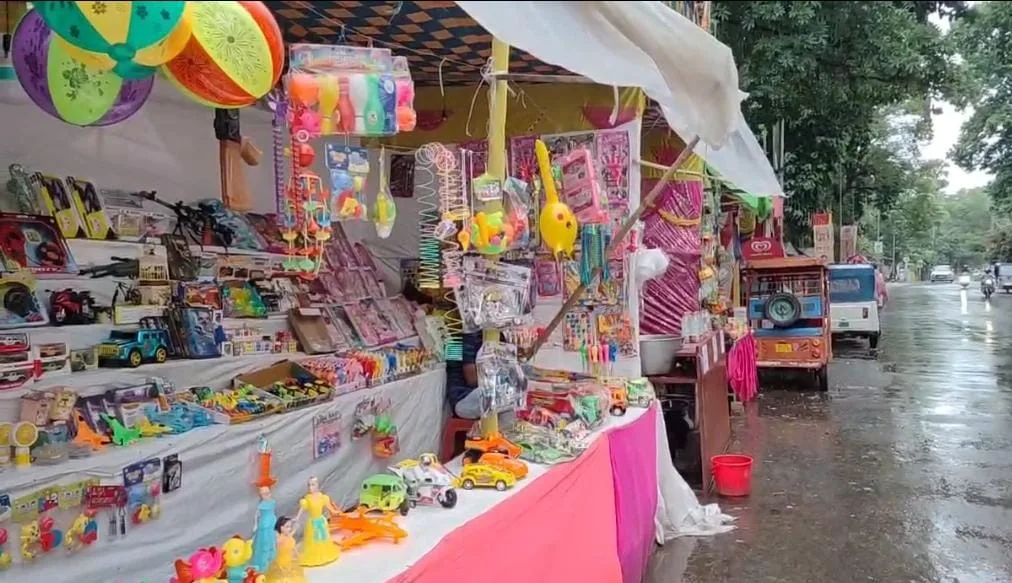 भागलपुर में लगातार बारिश से दुर्गा पूजा मेला फीका, दुकानदारों की कमाई पर संकट ह