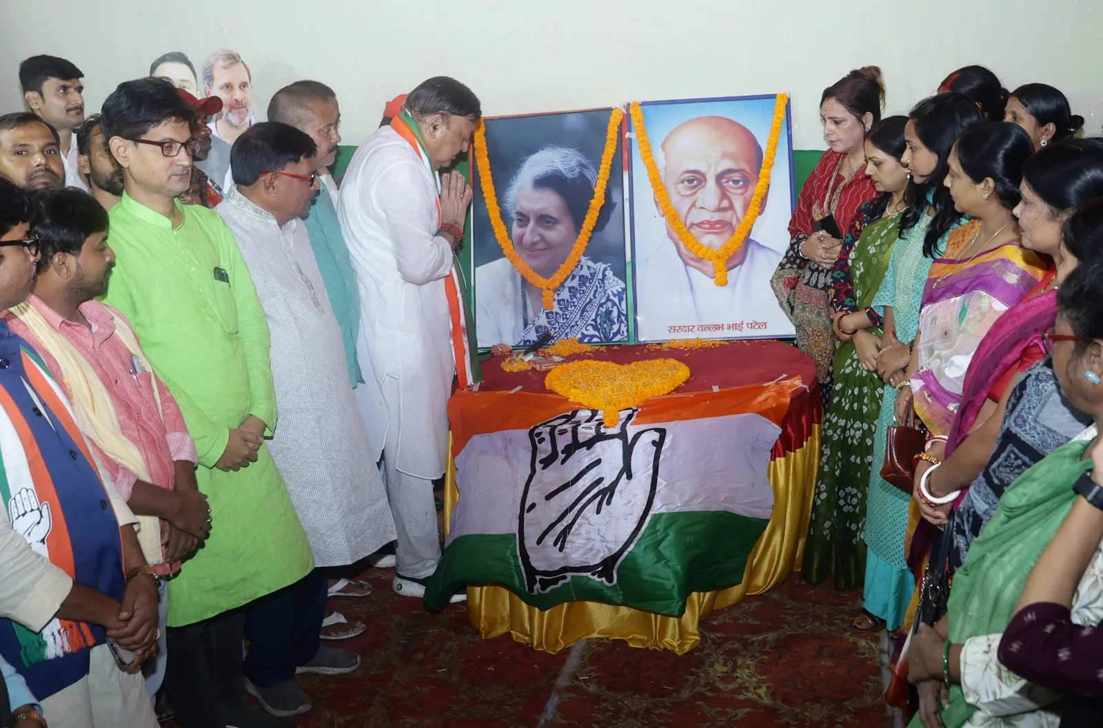 भागलपुर में इंदिरा गांधी की पुण्यतिथि और सरदार पटेल जयंती पर कांग्रेस नेताओं ने किया नमन