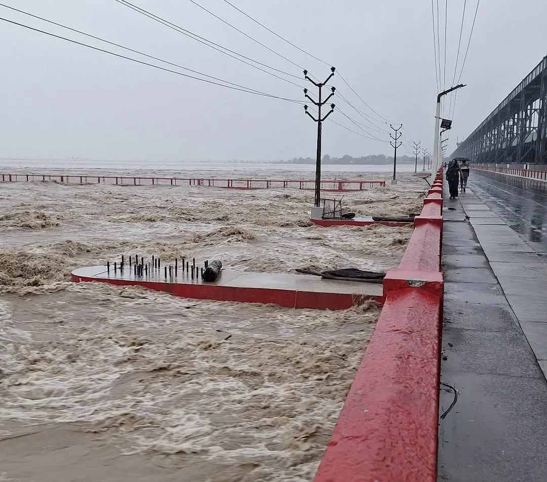 बिहार और तराई क्षेत्र में लगातार बारिश, कोसी समेत कई नदियां उफान पर; दो बहनों समेत 17 की मौत