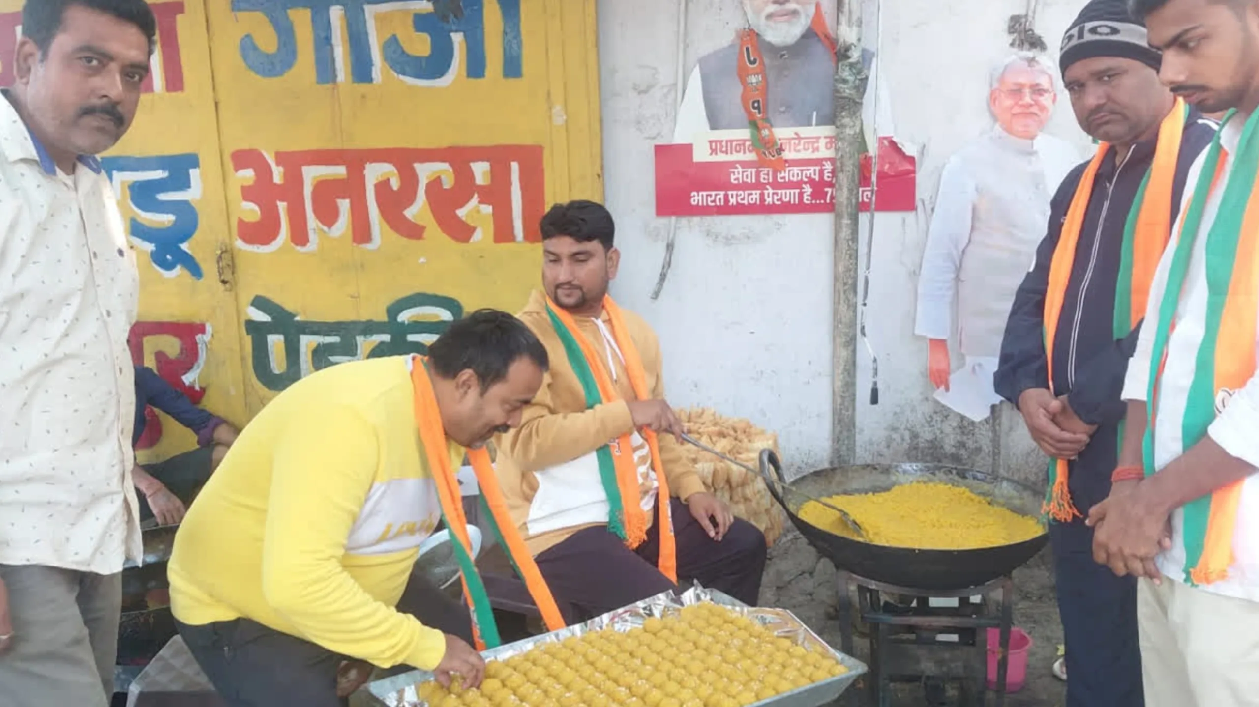 एग्जिट पोल में एनडीए को बढ़त, कार्यकर्ताओं में जश्न का माहौल; 501 किलो लड्डू की तैयारी शुरू