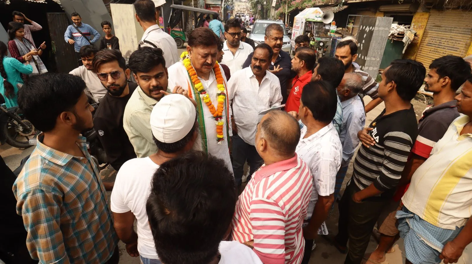 कांग्रेस प्रत्याशी अजीत शर्मा ने किया वार्डों का सघन जनसंपर्क, जनता से कांग्रेस को समर्थन देने की अपील 2 IMG 20251103 WA0164