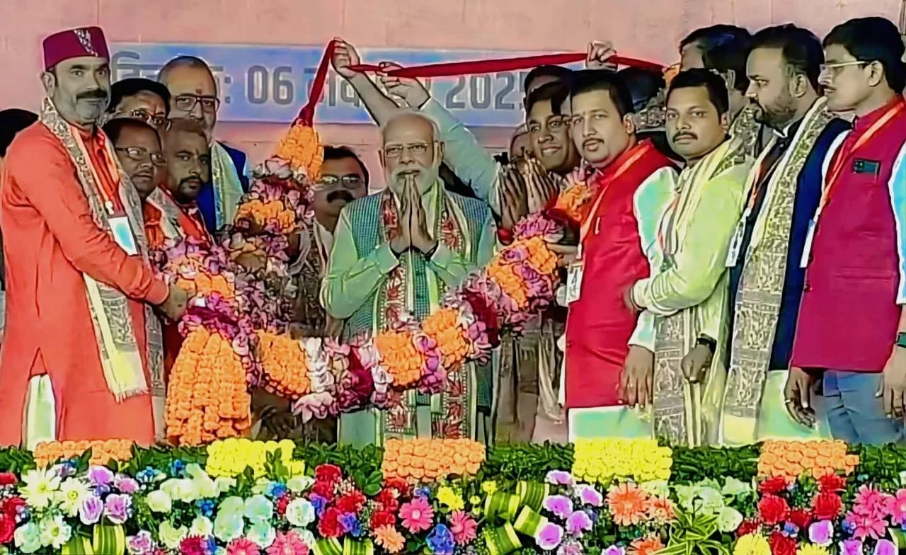 भागलपुर में मोदी की दहाड़: “गंगा मईया का आशीर्वाद लेने आया हूँ”, एनडीए प्रत्याशियों के लिए मांगा जनसमर्थन