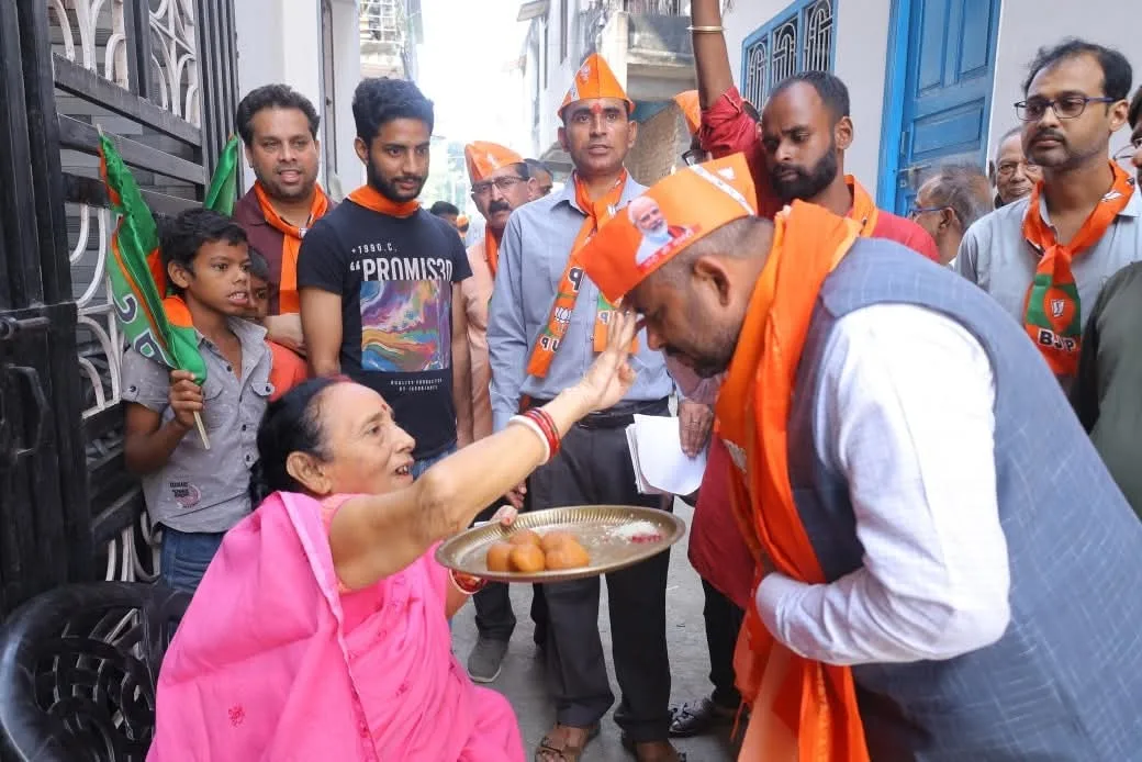 भागलपुर में रोहित पांडेय का ताबड़तोड़ जनसंपर्क, देर रात सेवा बस्ती में किया रात्रि प्रवास — लोगों ने कहा, “ऐसा उम्मीदवार पहली बार देखा”