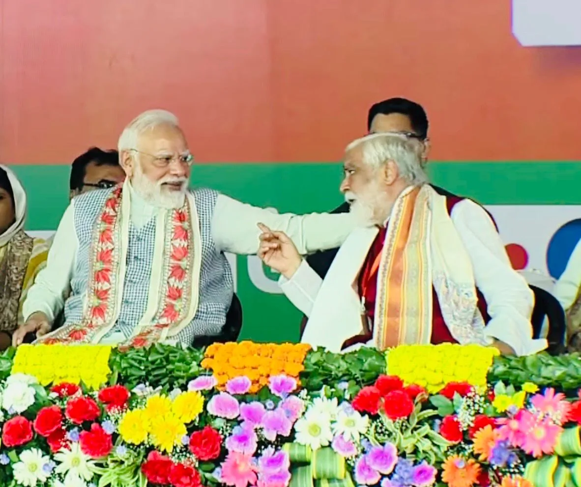 मोदी की भागलपुर रैली में दिखा खास दृश्य, प्रधानमंत्री ने अश्विनी चौबे को पास बुलाकर की आत्मीय बातचीत