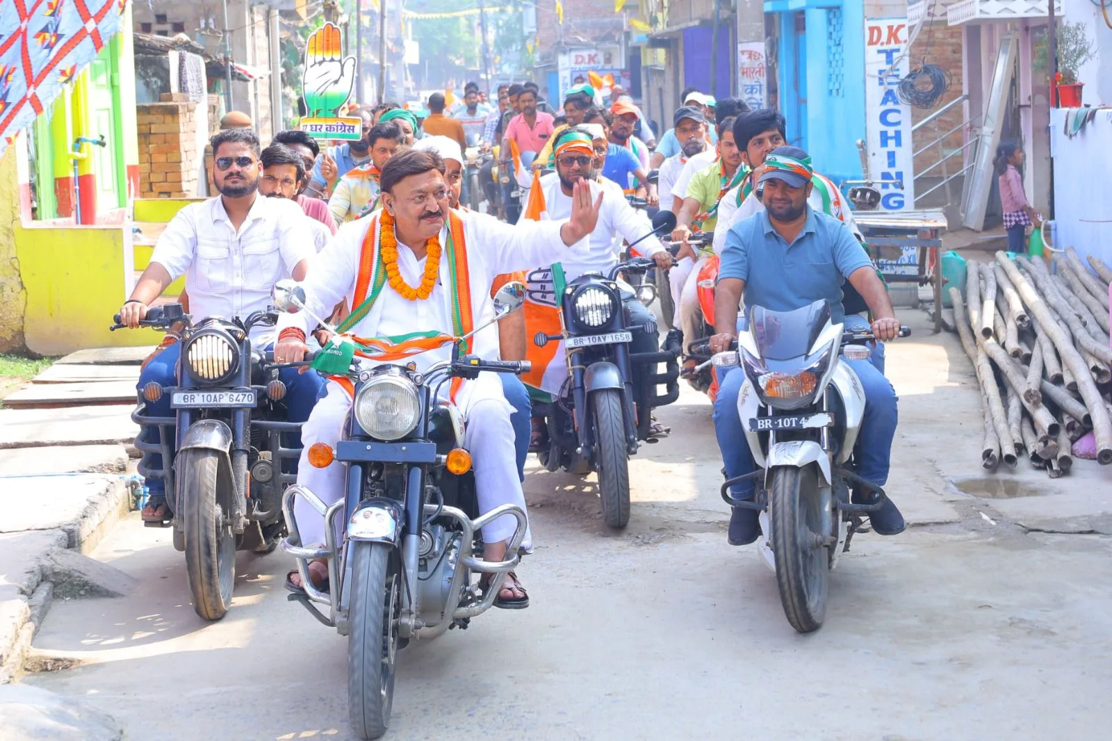 भागलपुर में अजीत शर्मा का विशाल जनसंपर्क अभियान, दर्जनों मोहल्लों में घूमकर मांगा समर्थन