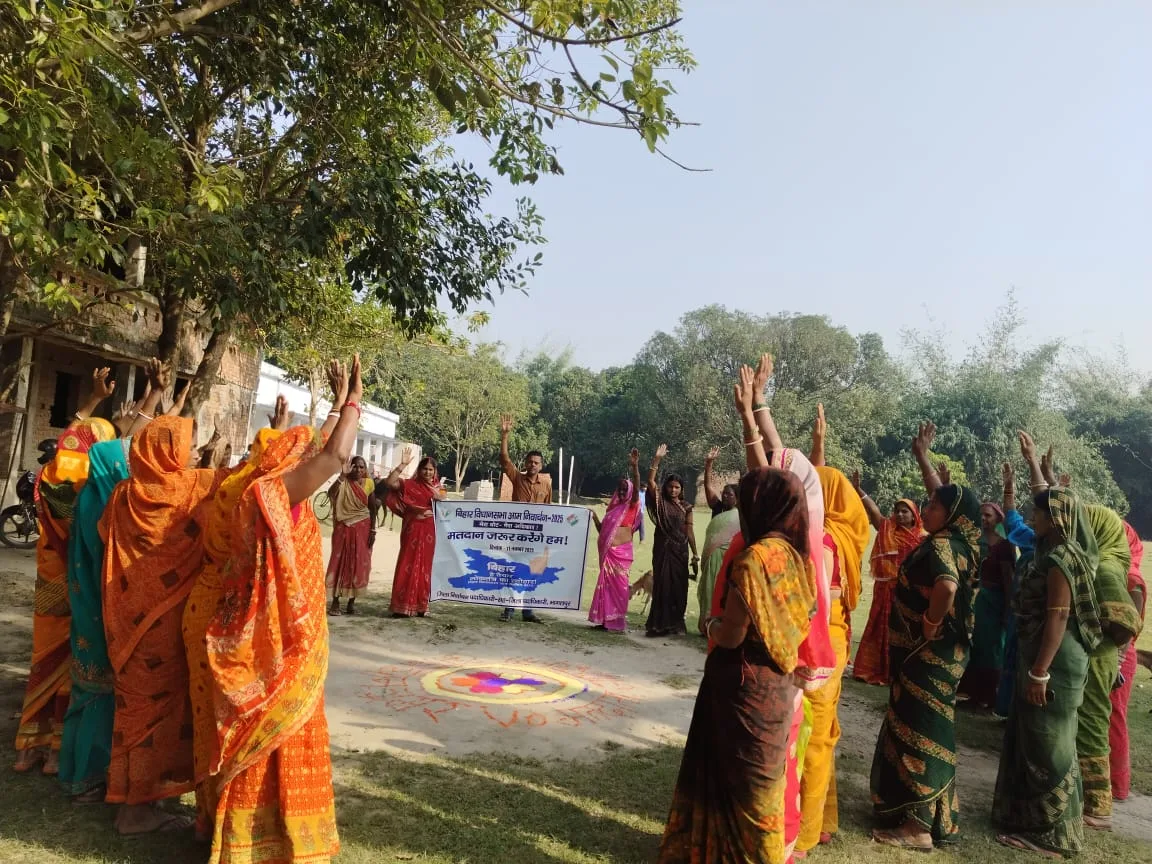 भागलपुर में जीविका दीदियों ने घर-घर जाकर मतदाताओं को किया जागरूक, बढ़ेगा मतदान प्रतिश 2 IMG 20251108 WA0113