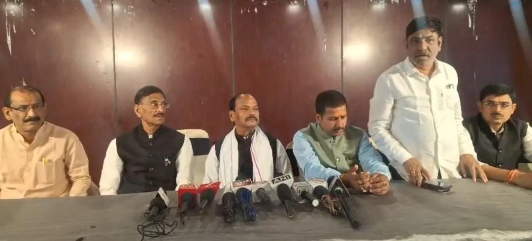 भागलपुर पहुंचे झारखंड के पूर्व मुख्यमंत्री रघुवर दास, बोले बिहार की जनता ने परिवारवाद और तुष्टिकरण की राजनीति को नकारा, एनडीए की बनेगी सरकार