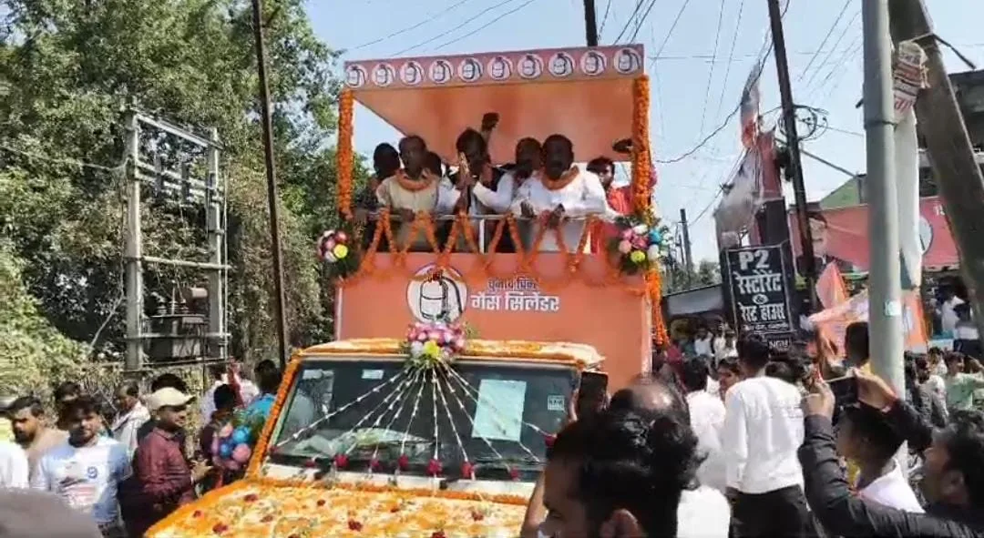 कहलगांव विधानसभा में हॉट हुआ मुकाबला, भाजपा से टिकट कटने के बाद पवन यादव निर्दलीय के रूप में मैदान में उतरे – रोड शो में उमड़ी भारी भीड़ 2 IMG 20251109 WA0011