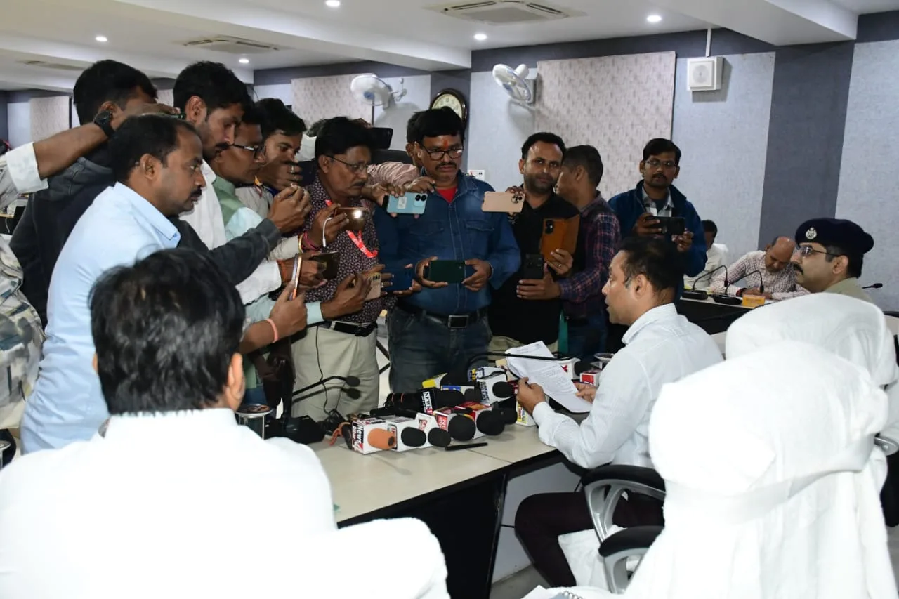 भागलपुर में चुनाव प्रचार थमा, 11 नवंबर को वोटिंग; बाहरी व्यक्तियों के प्रवेश पर प्रतिबंध 2 IMG 20251110 WA0033