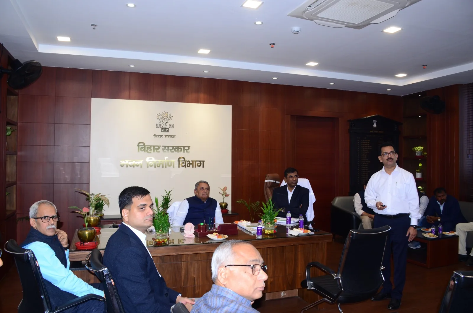 भवन निर्माण विभाग के नए मंत्री विजय कुमार चौधरी सक्रिय, विभाग पहुंचते ही की योजनाओं की समीक्षा — गुणवत्तापूर्ण और समयबद्ध निर्माण को शीर्ष प्राथमिकता