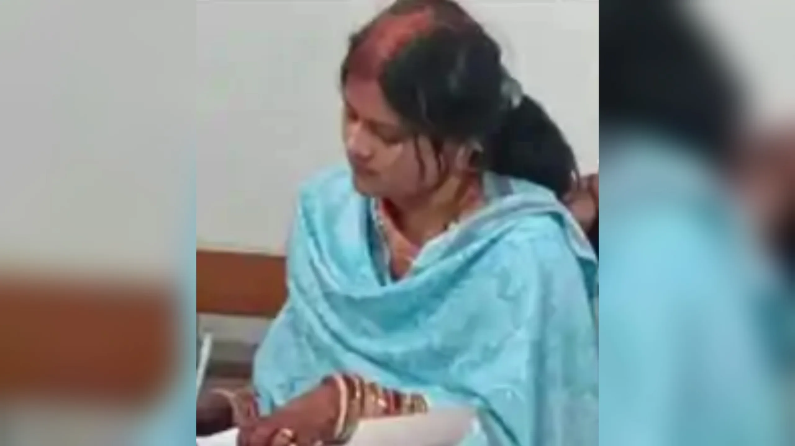 शादी के तुरंत बाद दुल्हन बनी संजना ने दिया LLB का एग्जाम, बिना आराम पहुँची परीक्षा केंद्र; बनी मिसाल