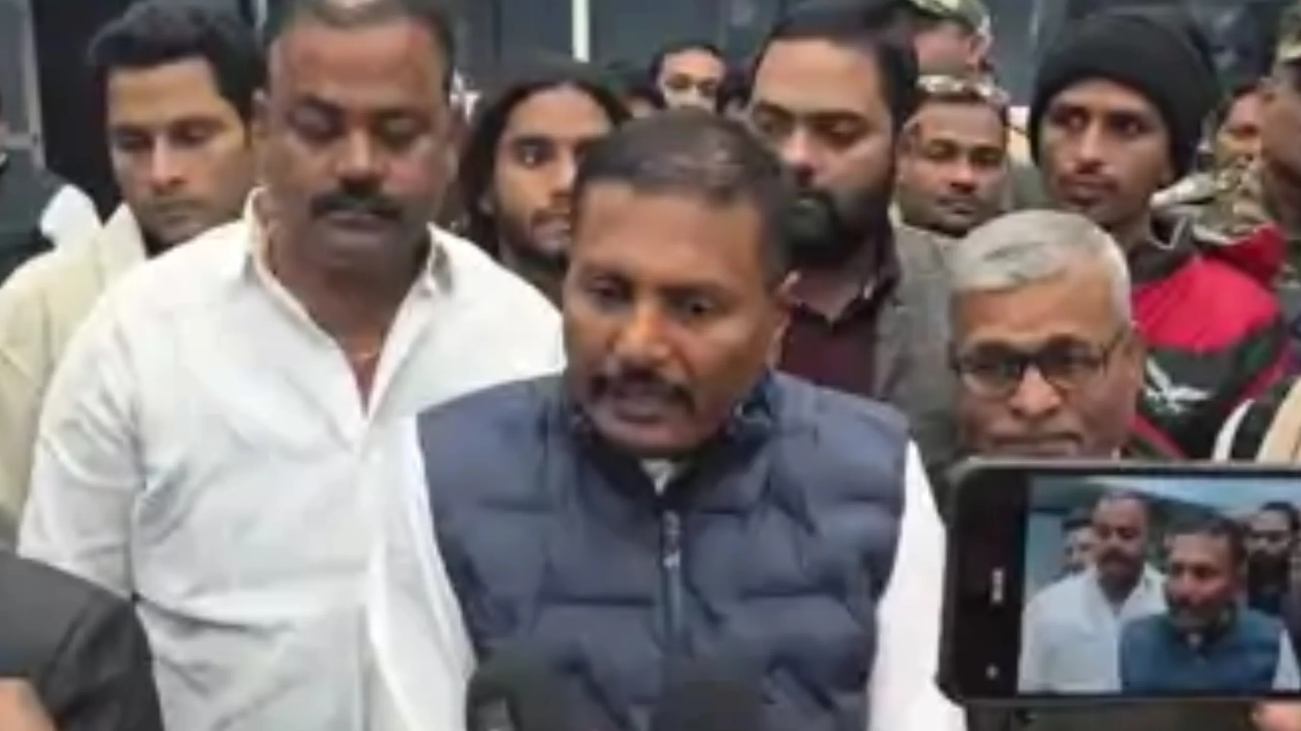 गोपालगंज सदर अस्पताल में अफरातफरी: विधायक सुभाष सिंह के अचानक निरीक्षण में डॉक्टर गायब, ब्लड जांच में अवैध वसूली का खुलासा