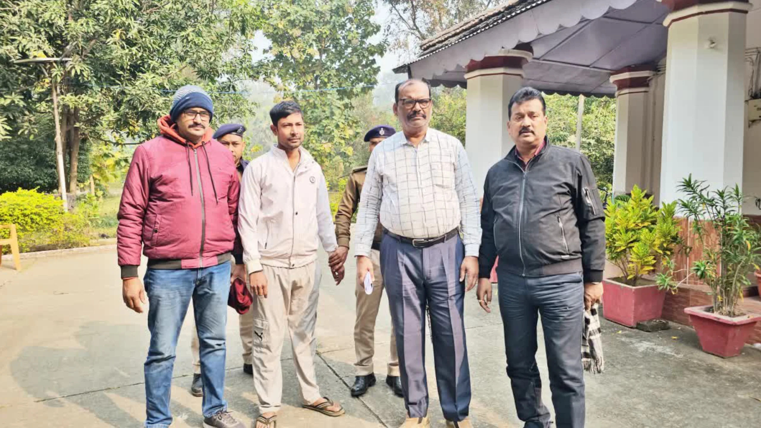 रोहतास में निगरानी विभाग की बड़ी कार्रवाई: 14 हजार रिश्वत लेते डाटा ऑपरेटर को रंगे हाथ गिरफ्तार, BEO फरार