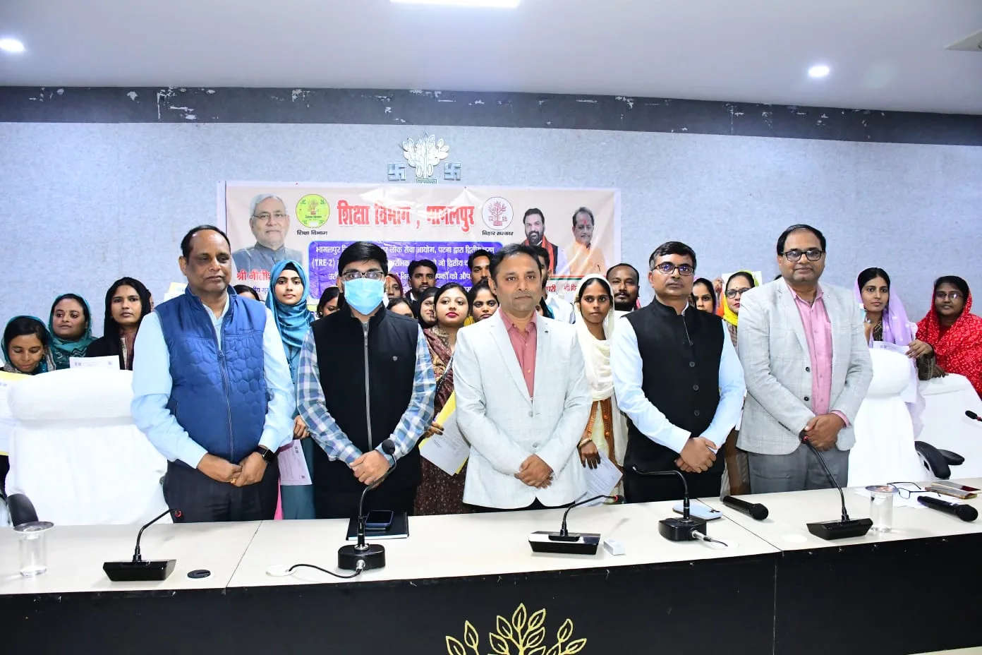 भागलपुर में 34 चयनित शिक्षकों को DM ने सौंपे नियुक्ति पत्र