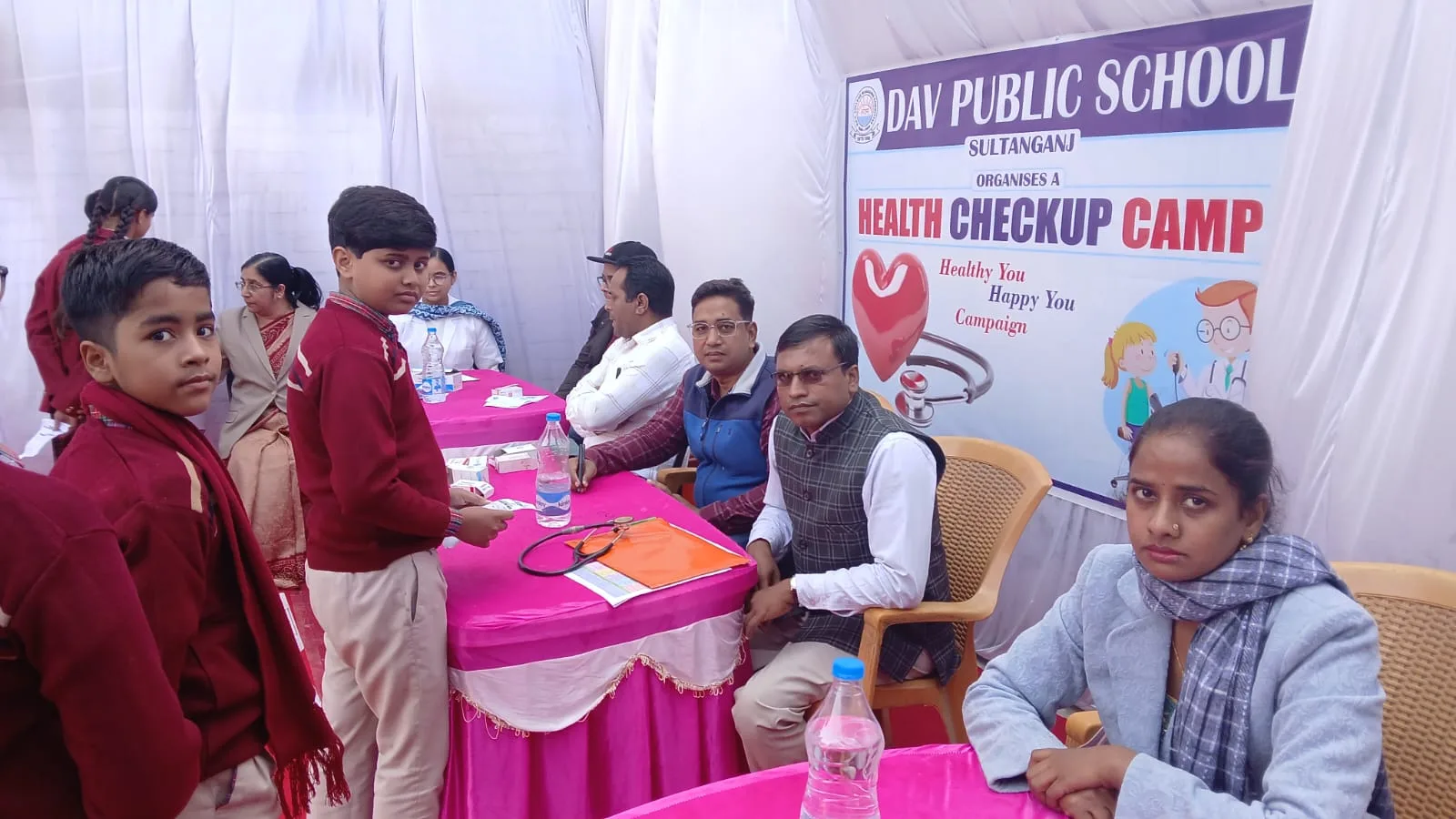 डीएवी पब्लिक स्कूल सुल्तानगंज में रेफरल अस्पताल द्वारा निःशुल्क स्वास्थ्य शिविर का आयोजन, सभी छात्रों की हुई जांच