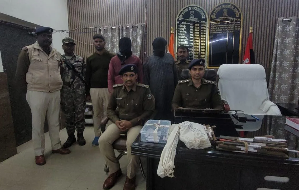 बिहपुर में अवैध मिनी गन फैक्ट्री का भंडाफोड़! हथियार, कट्टा, कारतूस और मशीन बरामद; 2 आरोपी गिरफ्तार