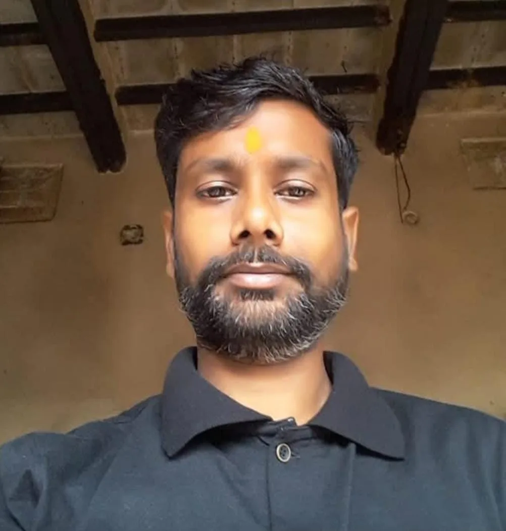 भागलपुर में दर्दनाक हादसा: पेड़ काटते समय गिरा बिजली का पोल, मजदूर मिथुन शर्मा की मौत; परिवार पर टूटा दुखों का पहाड़