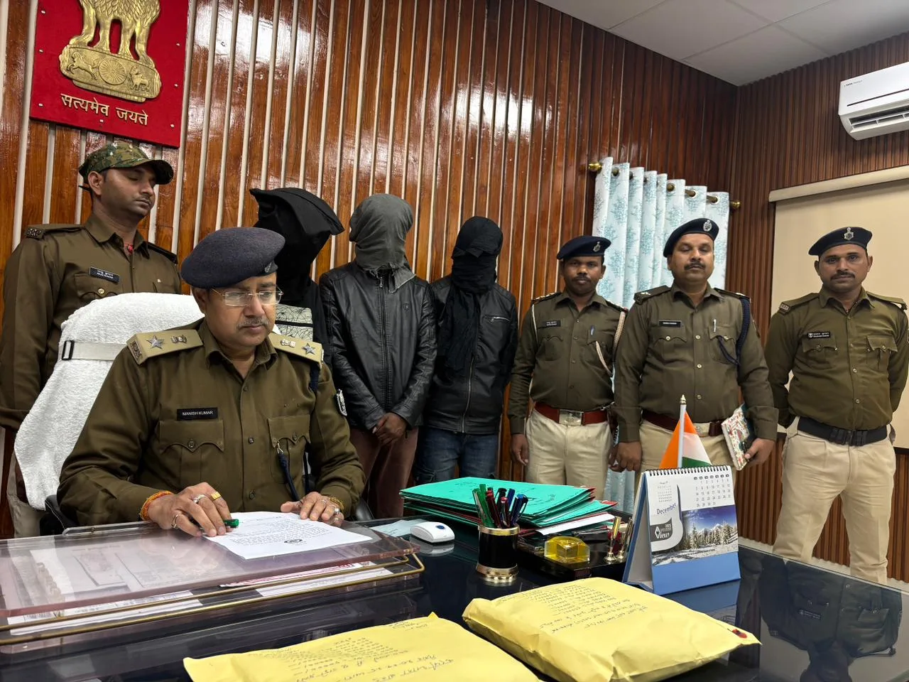 अरवल पुलिस ने बैंक चोरी का खुलासा किया: तीन आरोपी गिरफ्तार, ₹8.50 लाख बरामद