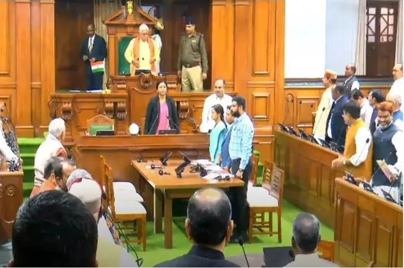 बिहार विधानसभा शीतकालीन सत्र का समापन: बुलडोजर राजनीति, विपक्षी वॉकआउट और तेजस्वी की अनुपस्थिति रही केंद्र में