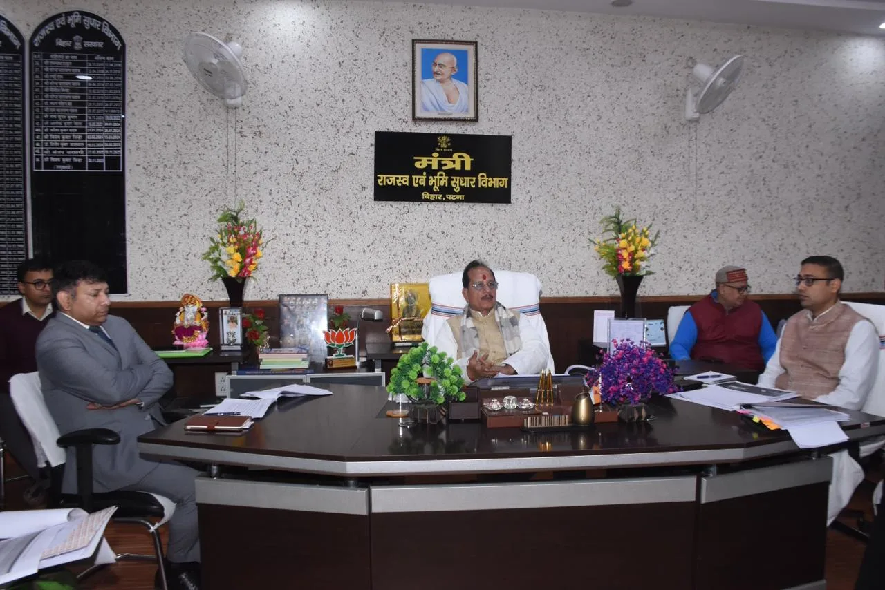 राजस्व विभाग में बड़ा एक्शन: भ्रष्टाचार पर सख्ती, निजी कार्यालय चलाने वालों पर होगी कार्रवाई 3 bh pat vis 01 ranjeet vijay sinha 9021852 06122025123933 0612f 1765004973 858