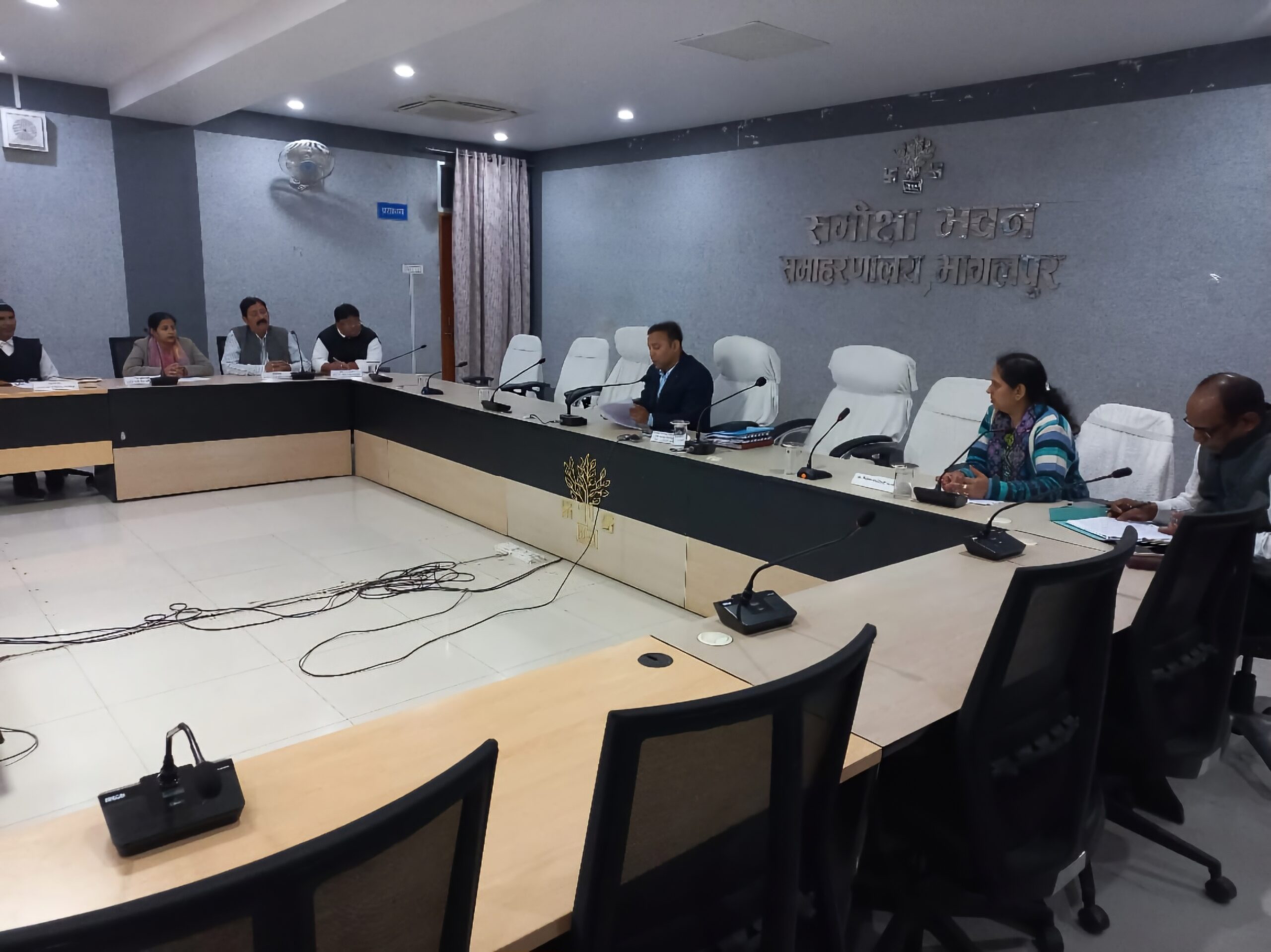 कोसी स्नातक निर्वाचन क्षेत्र में मतदान केंद्र बढ़ाने पर राजनीतिक दलों से विमर्श