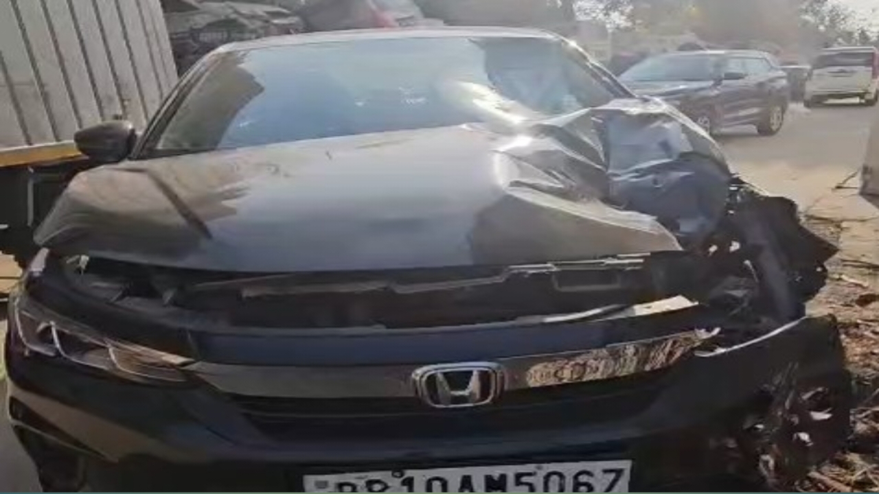 यमुना एक्सप्रेसवे पर दर्दनाक हादसा: तेज रफ्तार कार ने दो भाइयों को कुचला, भागलपुर के डॉक्टर गिरफ्तार