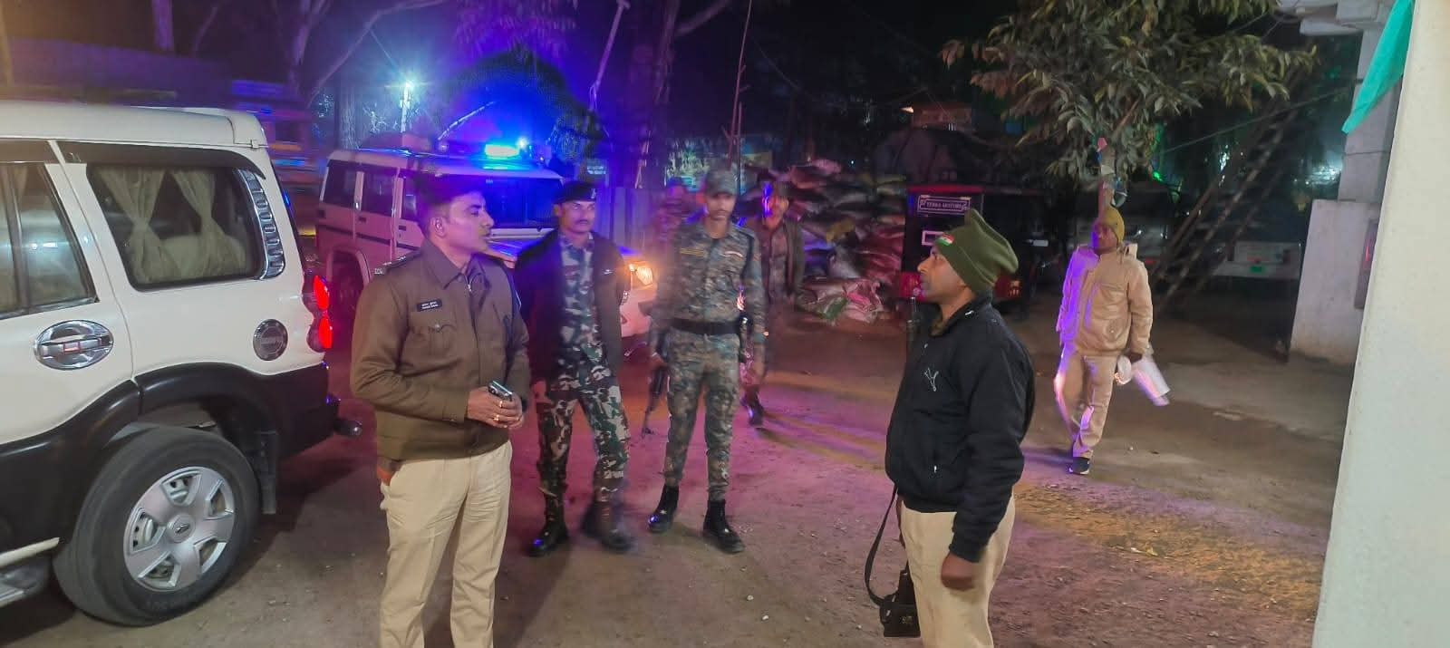 भागलपुर : रात में सड़कों पर उतरे एसएसपी प्रमोद कुमार यादव, कई थानों का औचक निरीक्षण