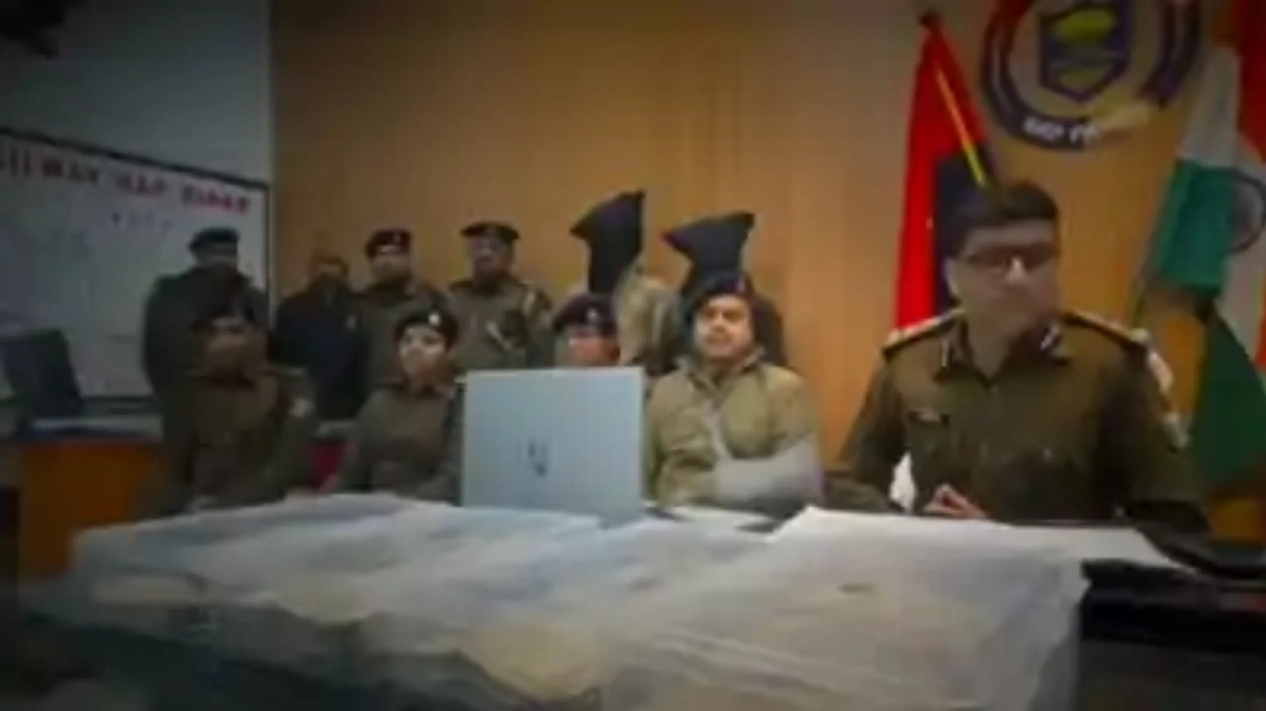 पटना जंक्शन पर 22.50 लाख की सनसनीखेज लूट का खुलासा, पुलिस ने दो बदमाशों को किया गिरफ्तार 1 पटना जंक्शन पर 22.50 लाख की सनसनीखेज लूट का खुलासा, पुलिस ने दो बदमाशों को किया गिरफ्तार