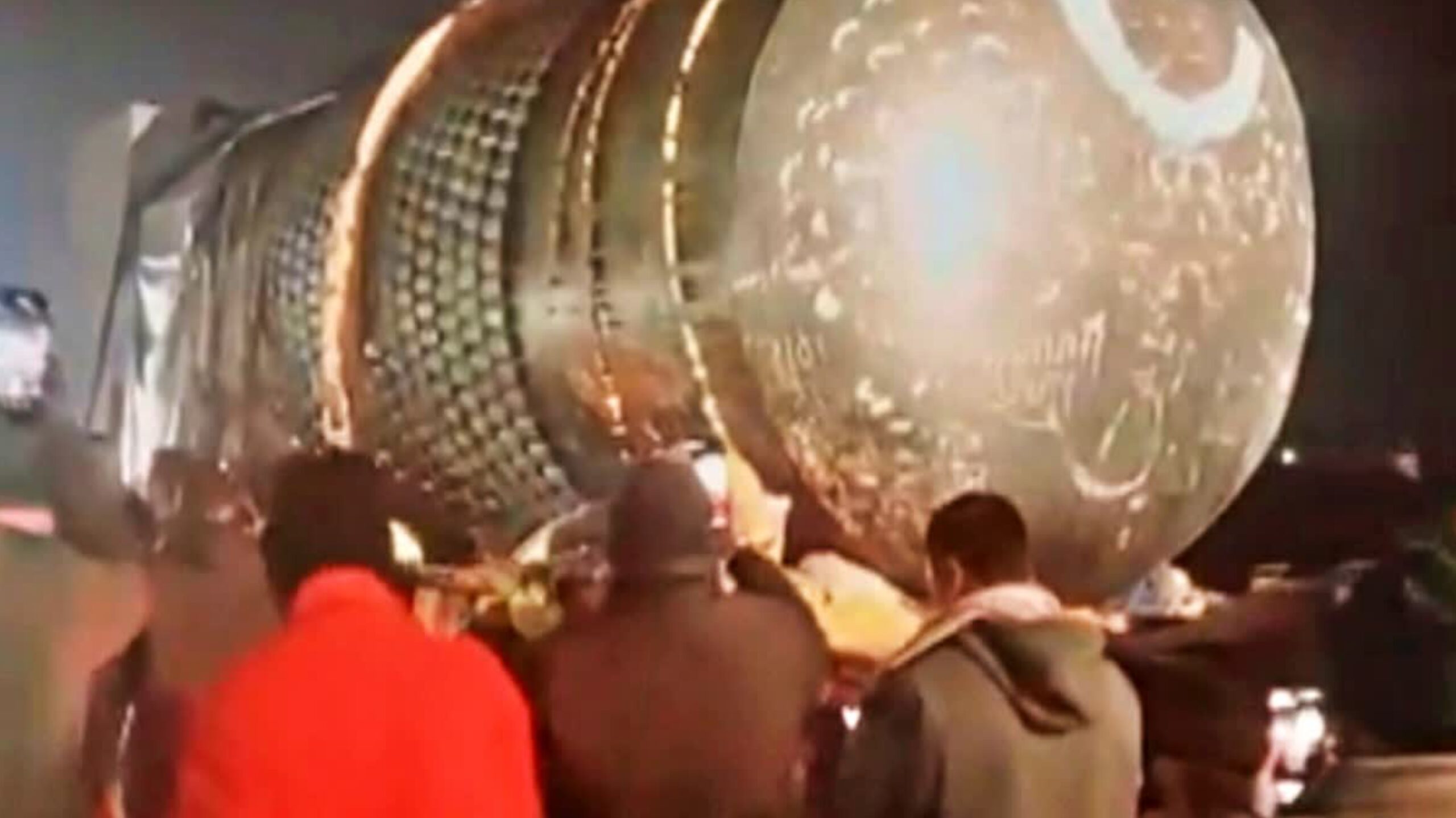 तमिलनाडु से बिहार तक 2178 KM की ऐतिहासिक यात्रा पूरी कर पहुंचा विश्व का सबसे बड़ा एकल ग्रेनाइट शिवलिंग