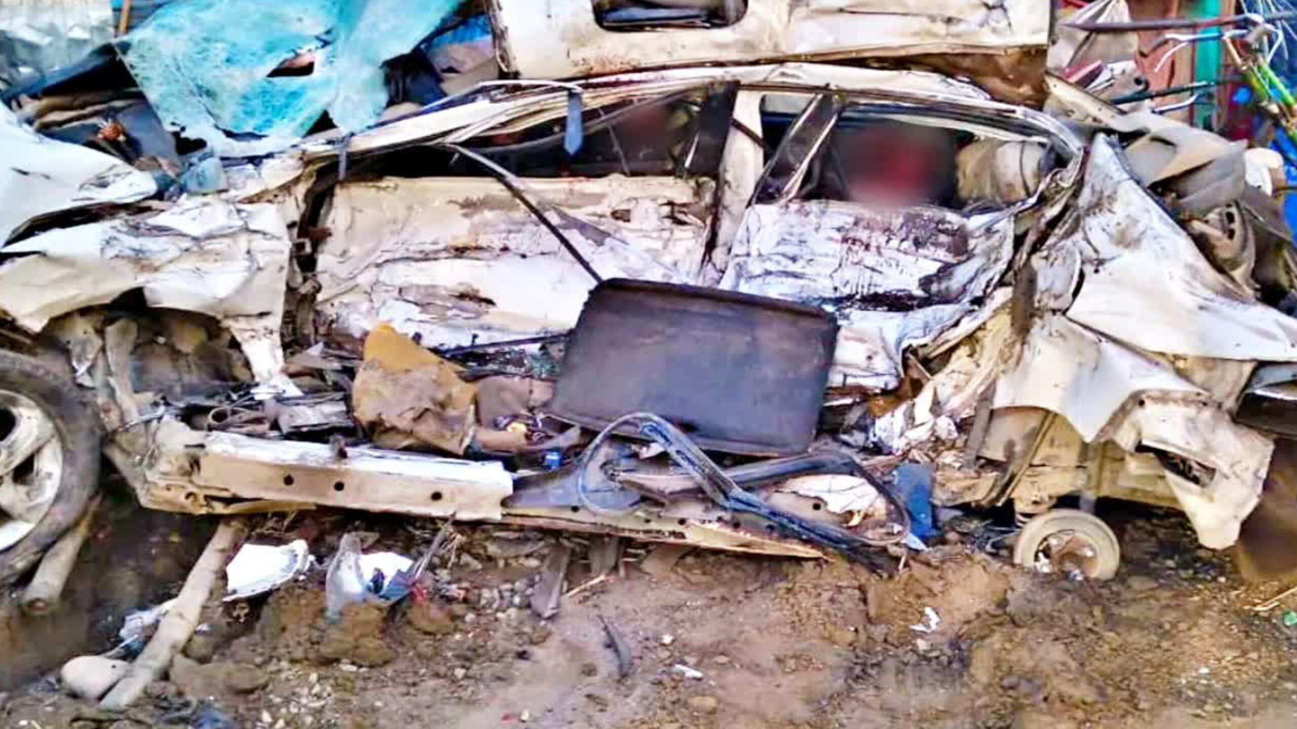 मधेपुरा में भीषण सड़क हादसा: हाइवा–कार की आमने-सामने टक्कर में चार युवकों की मौत