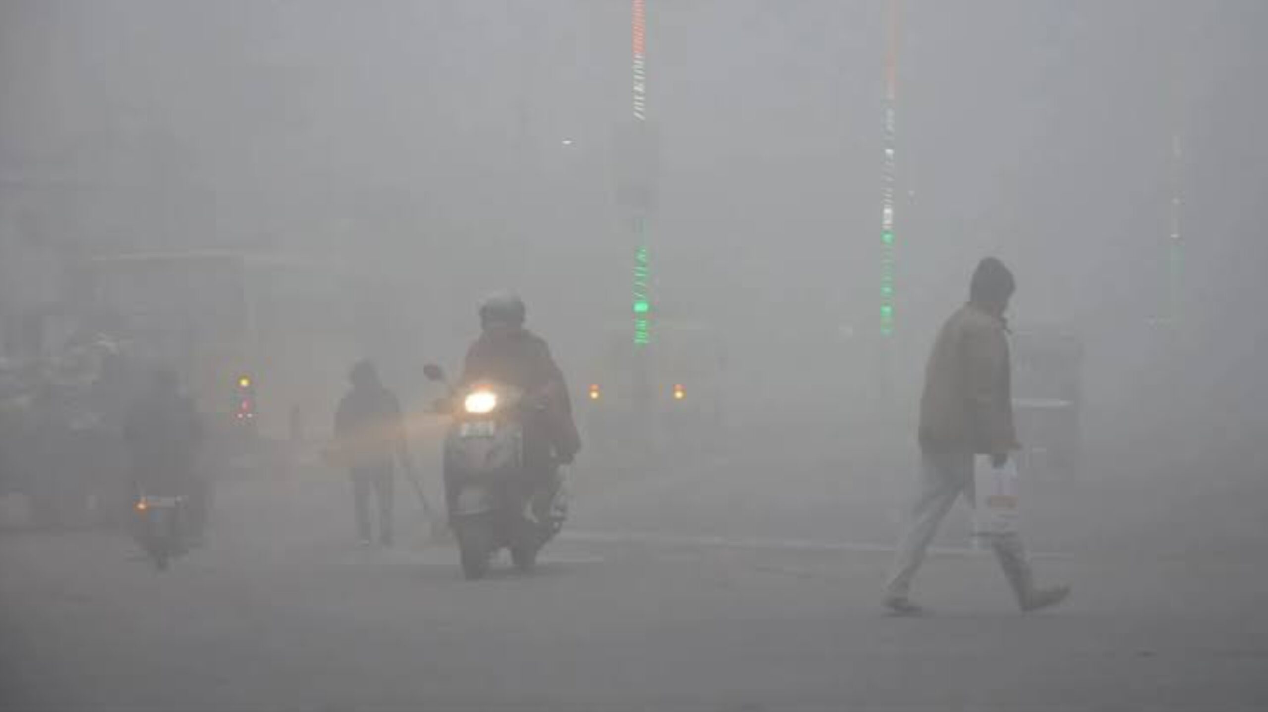 बिहार: राज्य में बदला मौसम का मिज़ाज, सुबह घना कोहरा और रात में कड़ाके की ठंड