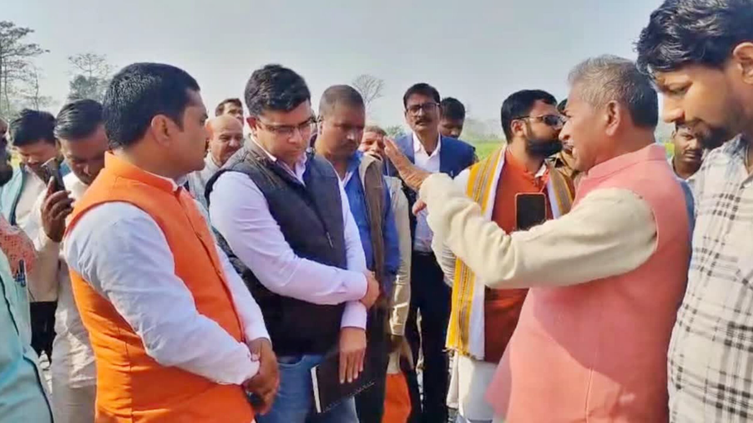 सीतामढ़ी में मिट्टी घोटाले का आरोप, बीजेपी विधायक ने जल संसाधन विभाग के इंजीनियरों को बनाया बंधक